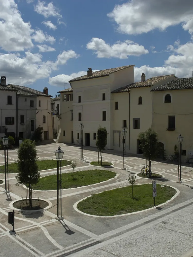 piazza centrale attigliano